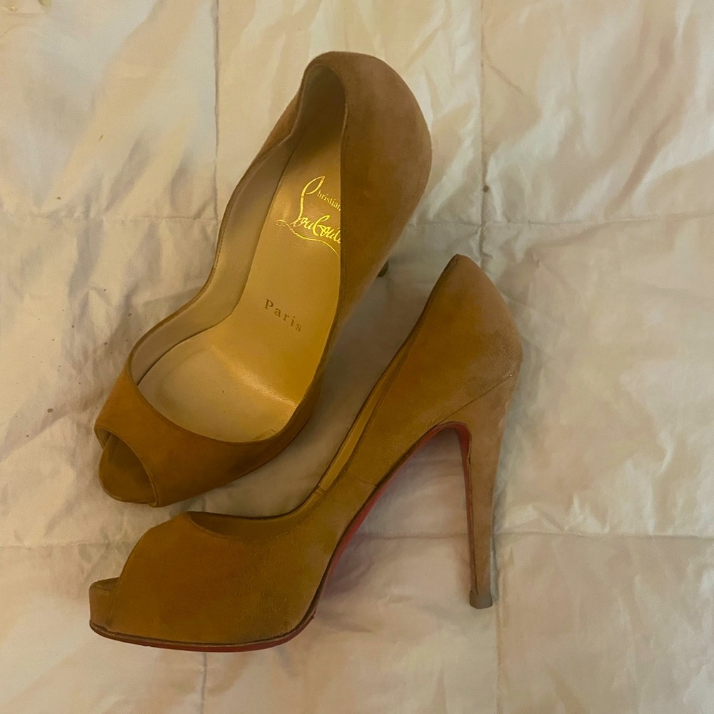 Nude Christian Louboutins